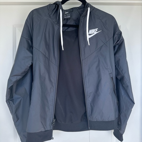 Women’s Nike Rain Jacket size XS - Picture 2 of 3
